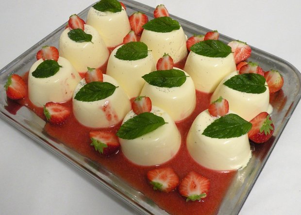 panna cotta met aardbeien